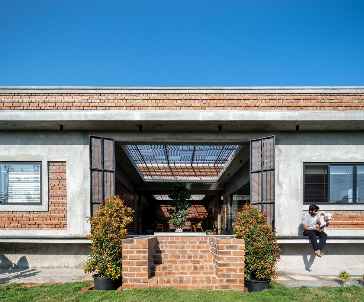 COURTYARD HOUSE
